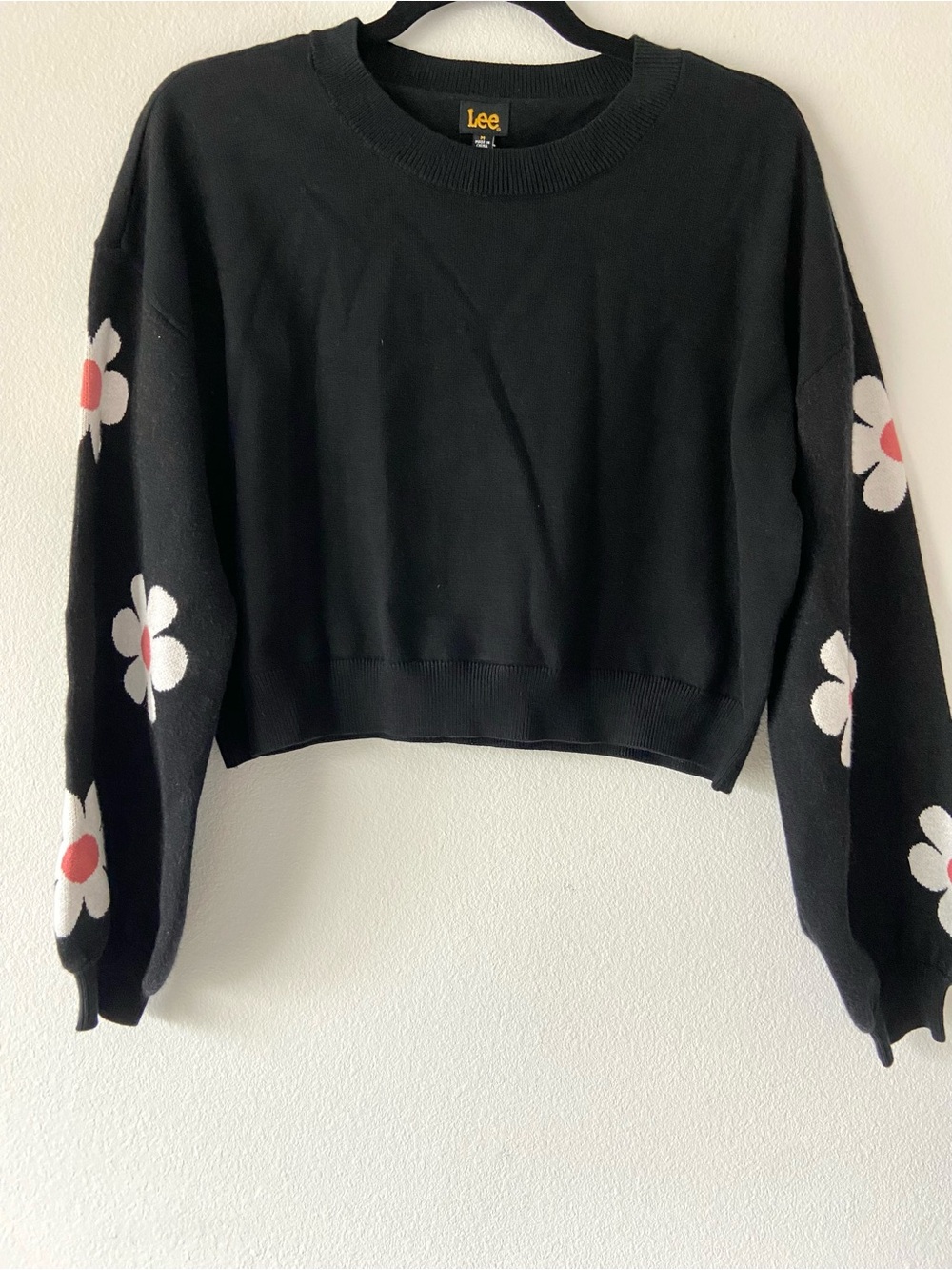 NWT Lee Black Daisy Sleeve Cropped Sweater Floral Knit Pullover Size M